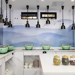 Time Traveller Boutique Hotel - Near The Bund, The Pearl Tower, Suzhou Creek, Sihang Warehouse, Natural History Museum, One Subway Stop Away From Shanghai Railway Station, Free Ice Cream, Free Laundry Service, Free Gym, English Communication Well