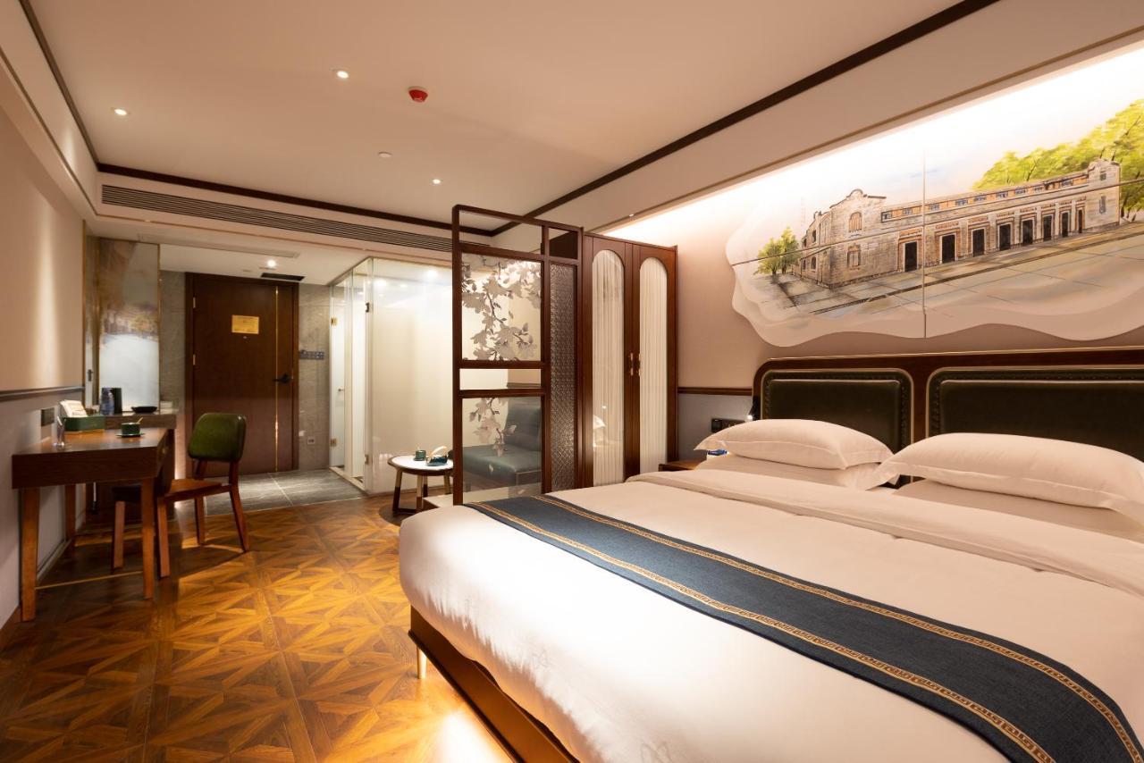 Time Traveller Boutique - Near The Bund, The Pearl Tower, Suzhou Creek, Sihang Warehouse, Natural History Museum, One Subway Stop Away From Railway Station, Free Ice Cream, Free Laundry Service, Free Gym, Communication Well Hotel Shanghai
