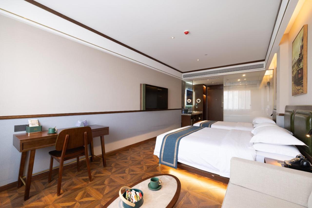 Time Traveller Boutique - Near The Bund, The Pearl Tower, Suzhou Creek, Sihang Warehouse, Natural History Museum, One Subway Stop Away From Railway Station, Free Ice Cream, Free Laundry Service, Free Gym, Communication Well 4* Shanghai
