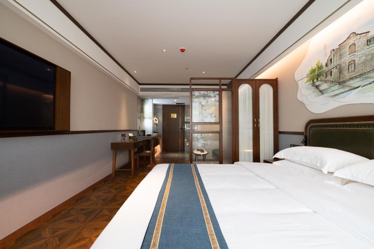 Time Traveller Boutique - Near The Bund, The Pearl Tower, Suzhou Creek, Sihang Warehouse, Natural History Museum, One Subway Stop Away From Railway Station, Free Ice Cream, Free Laundry Service, Free Gym, Communication Well Hotel 4*