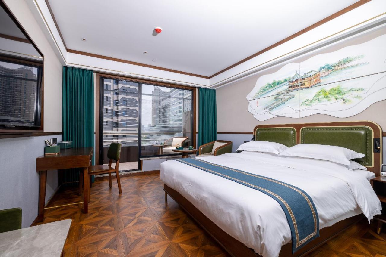 Time Traveller Boutique - Near The Bund, The Pearl Tower, Suzhou Creek, Sihang Warehouse, Natural History Museum, One Subway Stop Away From Railway Station, Free Ice Cream, Free Laundry Service, Free Gym, Communication Well Hotel Shanghai