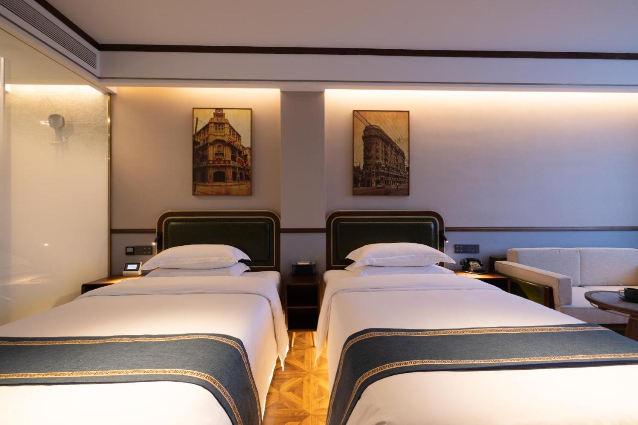 Hotel Time Traveller Boutique - Near The Bund, The Pearl Tower, Suzhou Creek, Sihang Warehouse, Natural History Museum, One Subway Stop Away From Railway Station, Free Ice Cream, Free Laundry Service, Free Gym, Communication Well 4*