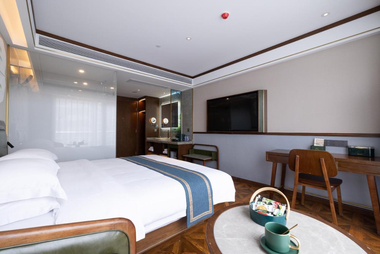 Time Traveller Boutique - Near The Bund, The Pearl Tower, Suzhou Creek, Sihang Warehouse, Natural History Museum, One Subway Stop Away From Railway Station, Free Ice Cream, Free Laundry Service, Free Gym, Communication Well 4*