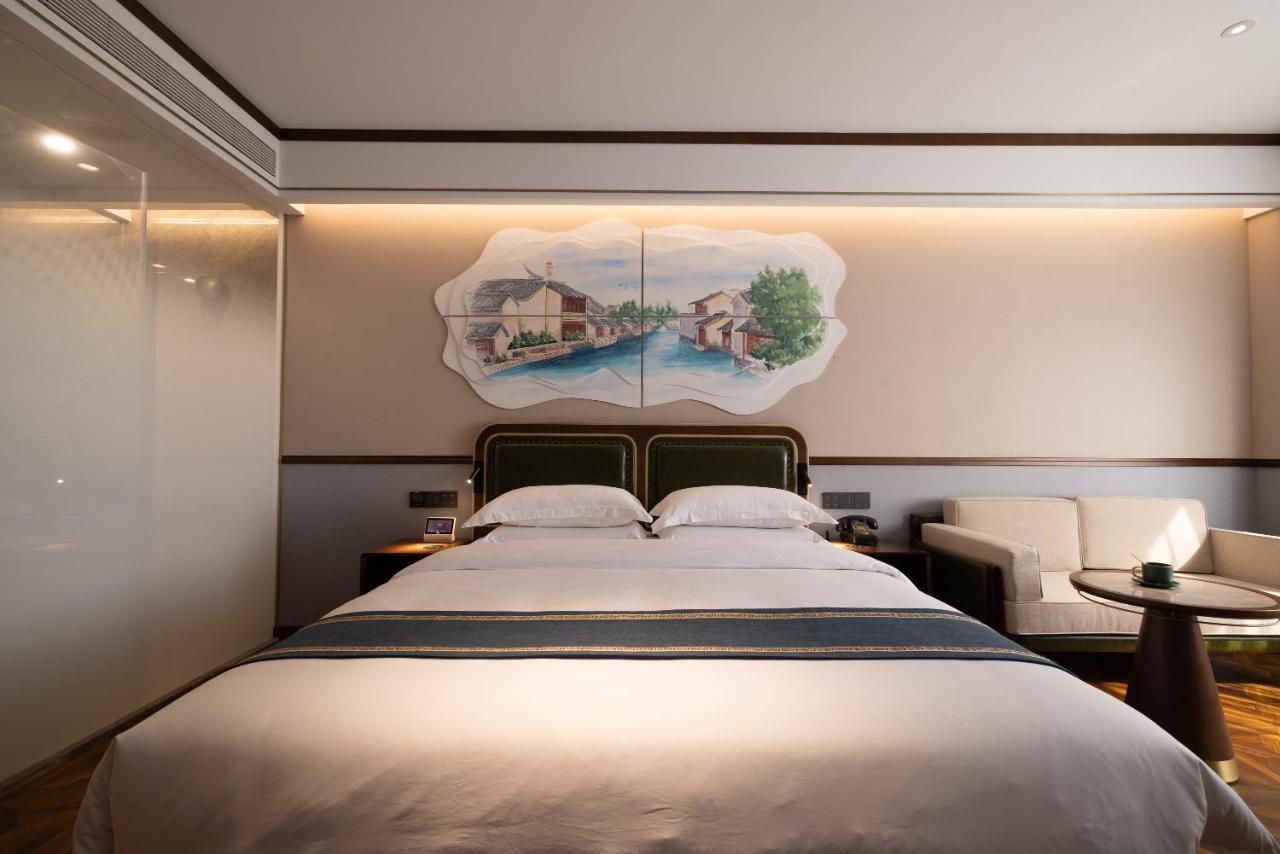 Hotel Time Traveller Boutique - Near The Bund, The Pearl Tower, Suzhou Creek, Sihang Warehouse, Natural History Museum, One Subway Stop Away From Railway Station, Free Ice Cream, Free Laundry Service, Free Gym, Communication Well