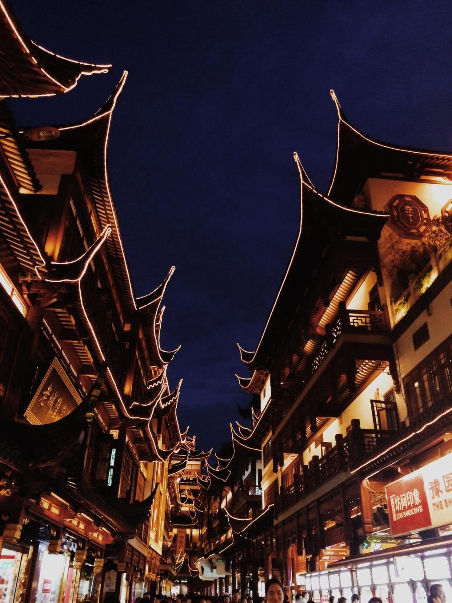 Time Traveller Boutique - Near The Bund, The Pearl Tower, Suzhou Creek, Sihang Warehouse, Natural History Museum, One Subway Stop Away From Railway Station, Free Ice Cream, Free Laundry Service, Free Gym, Communication Well Shanghai