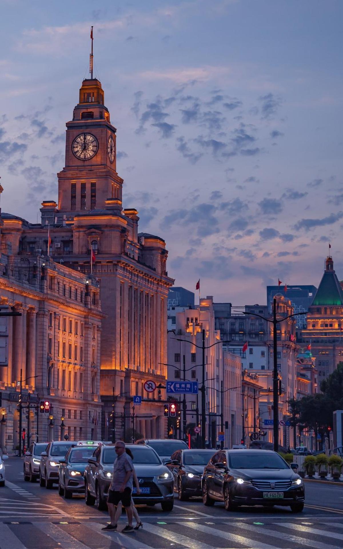 Hotel Time Traveller Boutique - Near The Bund, The Pearl Tower, Suzhou Creek, Sihang Warehouse, Natural History Museum, One Subway Stop Away From Railway Station, Free Ice Cream, Free Laundry Service, Free Gym, Communication Well